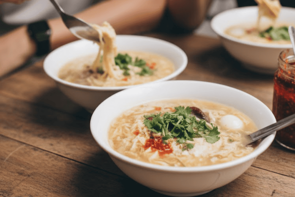 B&aacute;t s&uacute;p cua n&oacute;ng hổi th&iacute;ch hợp cho những ng&agrave;y mưa hơi se lạnh